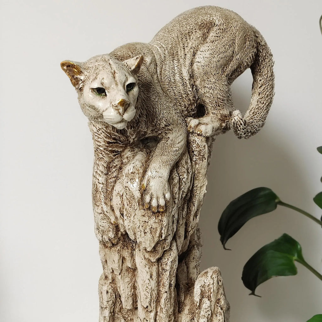 Handcrafted Resin Sitting Leopard Sculpture WINNKRAFT